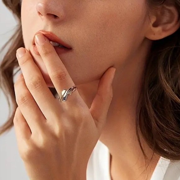 925 Sterling Silver 2.0g, Dual-Tone Twist Ring - NWT - Picture 7 of 7